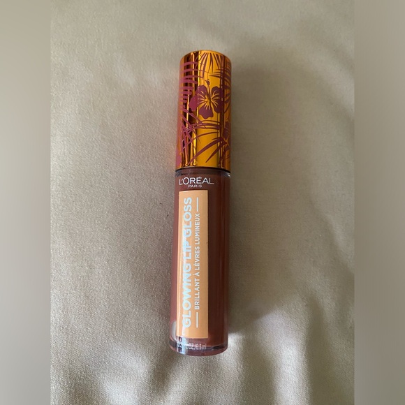 NWT L’Oréal paris glowing lip gloss - Picture 2 of 5